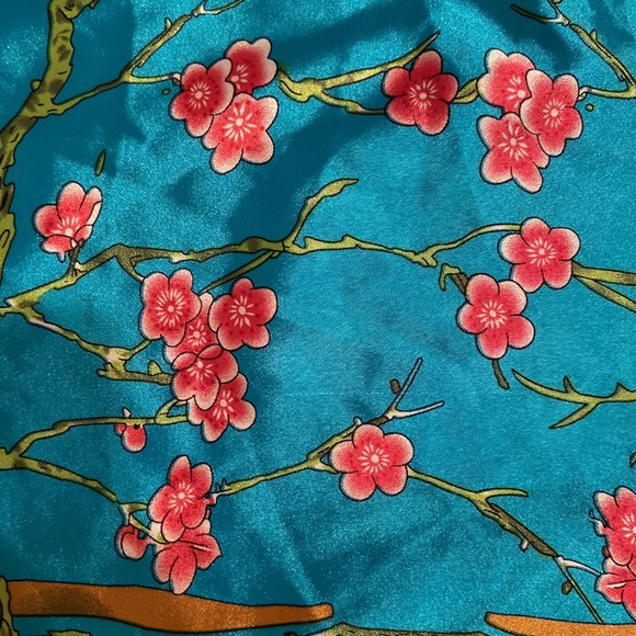 Spectacular Silken robe!!! πππβ€οΈ - Picture 10 of 13